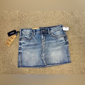 NWT Silver Jeans Francy Mid Mini Denim Skirt Stone Wash Distressed